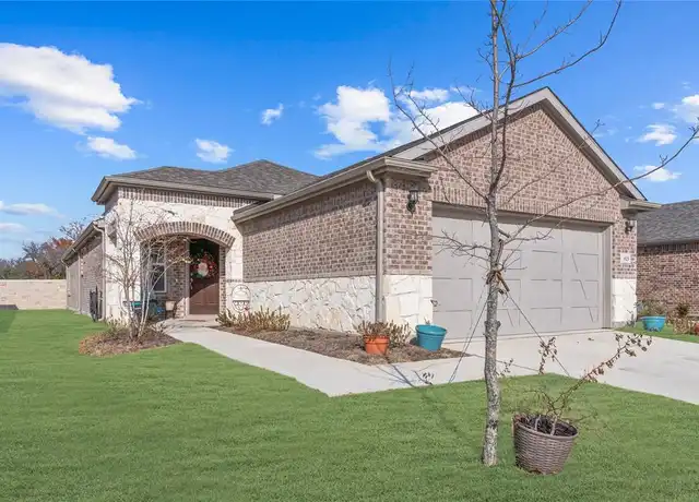 Property at 825 Hidden Eddy Dr, McKinney, TX, 75071, 2 beds, 2 baths, [object Object]