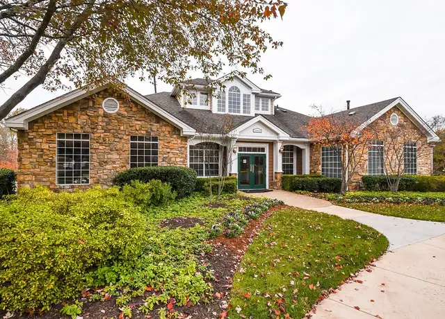 Photo of 20803 Wallingford Sq, Sterling, VA 20165
