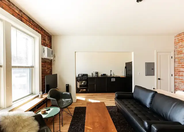 Photo of 624 Charlotte St, Detroit, MI 48201