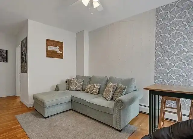 Property at 172 Salem St Unit 4, Boston, MA, 02113, 3 beds, 1 bath, [object Object]