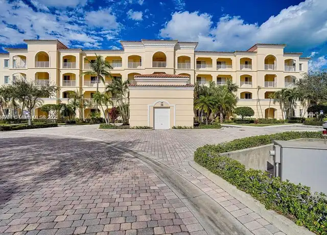Property at 38 Harbour Isle Dr E #202, Fort Pierce, FL, 34949, 2 beds, 2 baths, [object Object]