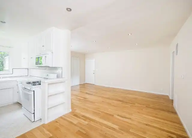 Property at 918 7th St Unit 10910, Santa Monica, CA, 90403, 1 bed, 1 bath, [object Object]