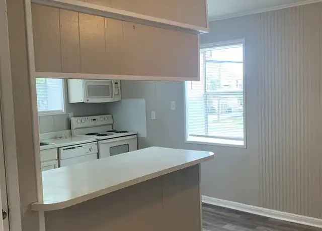 Property at 10542 Jefferson Hwy Apt 10, River Ridge, LA, 70123, 2 beds, 1 bath, [object Object]