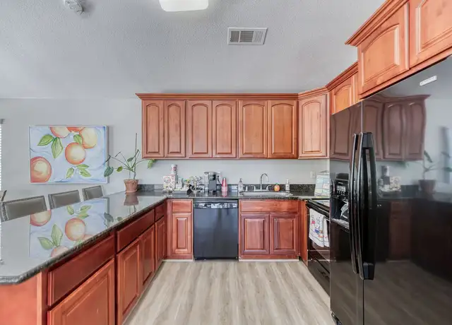Photo of 732 Clovis Ave, Clovis, CA 93611