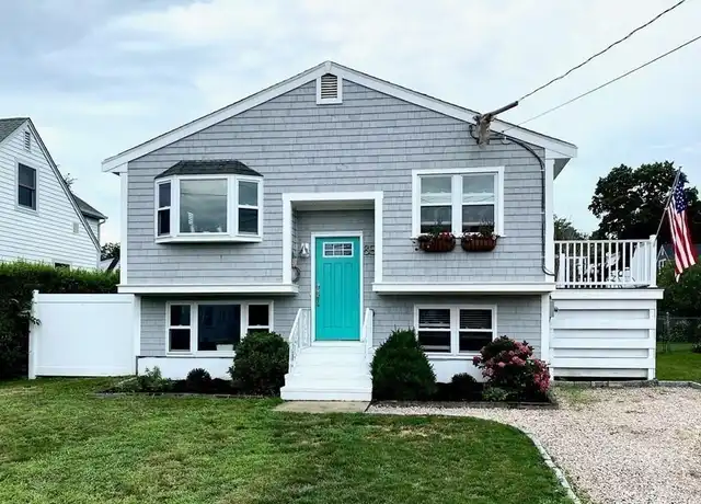 Property at 85 Eustis Ave, Newport, RI, 02840, 3 beds, 2 baths, [object Object]