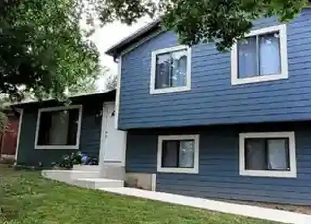 Property at 2112 Old Elm Rd, Lindenhurst, IL, 60046, 3 beds, 2 baths, [object Object]