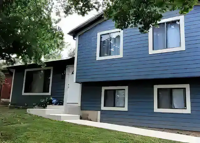 Property at 2112 Old Elm Rd, Lindenhurst, IL, 60046, 3 beds, 2 baths, [object Object]