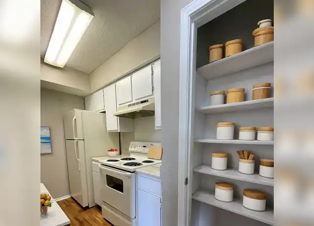 Property at Summer Place Apartments - 1901 Eraste Landry Rd, Lafayette, LA, 70506, 1-2 bed, 1-2 bath, [object Object]
