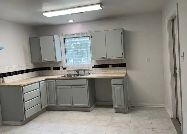 Property at 5726 Lakefield Dr, Houston, TX, 77033, 3 beds, 1 bath, [object Object]