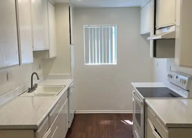 Property at 540 S La Veta Park Cir Unit A005, Orange, CA, 92868, 1 bed, 1 bath, [object Object]