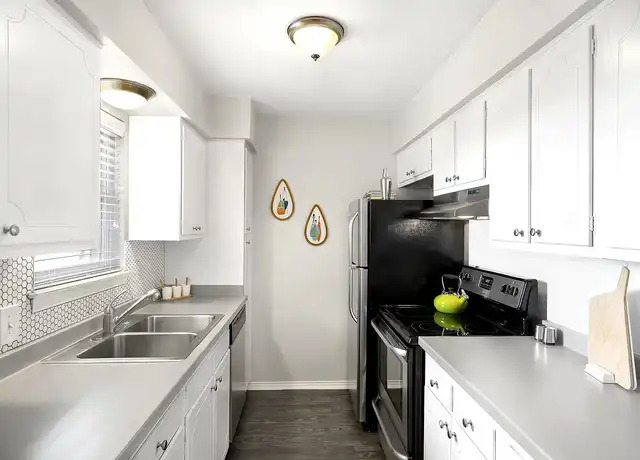 Property at Monticello Apartments - 154 N Bailey Ave, Fort Worth, TX, 76107, 1-2 bed, 1-2 bath, [object Object]