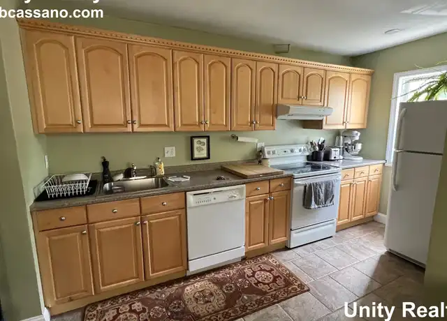 Property at 97 Grove St Unit 1B, Watertown, MA, 02472, 3 beds, 1 bath, [object Object]