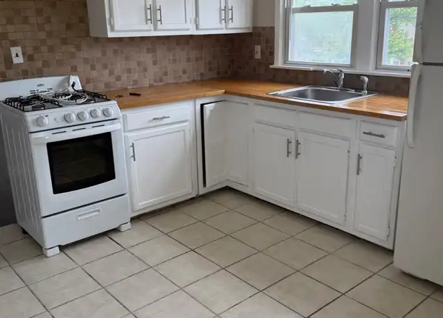 Property at 8 Kendall Dr, Parlin, NJ, 08859, 2 beds, 1 bath, [object Object]