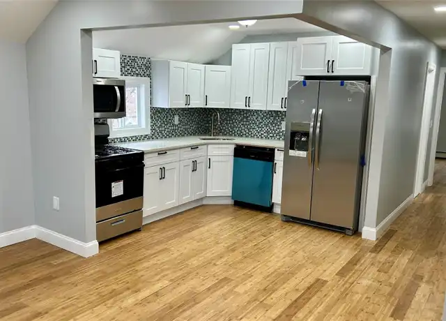 Property at 119-28 194th St Unit 2, Jamaica, NY, 11412, 3 beds, 2 baths, [object Object]