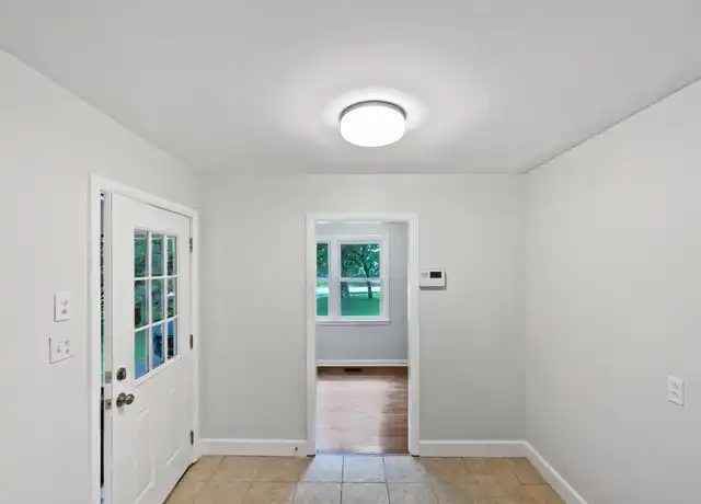 Property at 3318 Gary Rd, Knoxville, TN, 37917, 2 beds, 1 bath, [object Object]