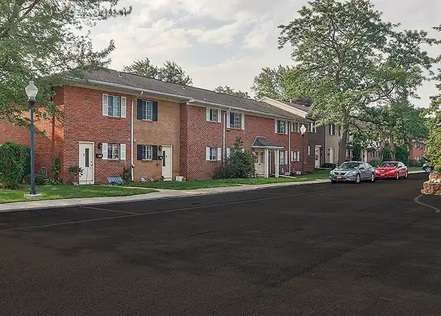 Property at Elmwood Terrace Apartments and Townhomes - 95 Elmwood Ter, Rochester, NY, 14620, 1-2 bed, 1-1.5 bath, [object Object]