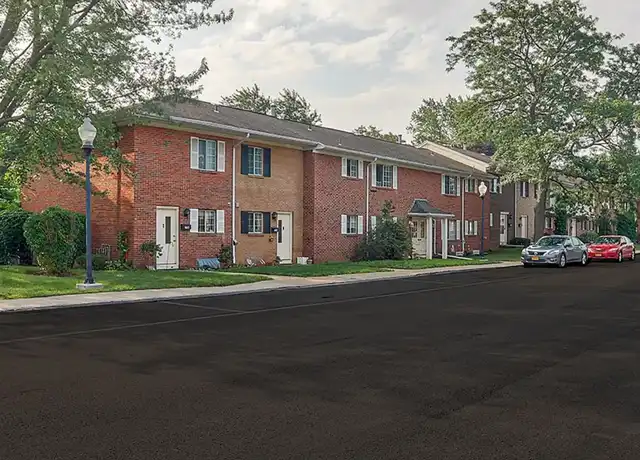 Property at Elmwood Terrace Apartments and Townhomes - 95 Elmwood Ter, Rochester, NY, 14620, 1 bed, 1 bath, [object Object]