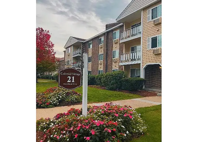Photo of 440 River Rd, Manchester, NH 03104