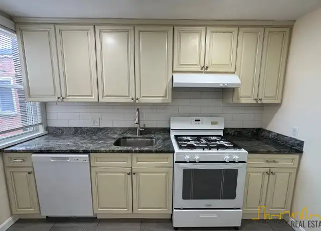 Property at 194 Kelton St Unit 3, Allston, MA, 02134, 5 beds, 2 baths, [object Object]