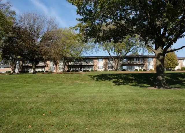Property at Country Gardens - Eisenhower Dr, Bloomington, IL, 61701, 2 beds, 1 bath, [object Object]