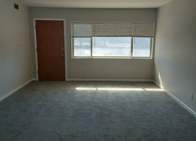 Property at Country Gardens - Eisenhower Dr, Bloomington, IL, 61701, 1-2 bed, 1 bath, [object Object]
