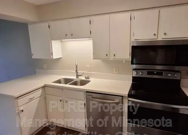 Property at 9468 Kingsview Ln N, Maple Grove, MN, 55369, 3 beds, 2 baths, [object Object]