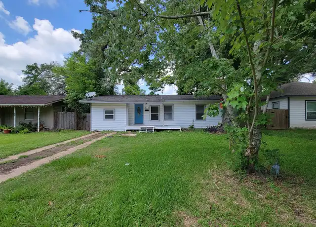 Property at 111 Wisteria St, Lake Jackson, TX, 77566, 3 beds, 1 bath, [object Object]