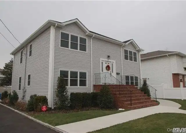 Property at 7 7th Ave, New Hyde Park, NY, 11040, 4 beds, 2 baths, [object Object]