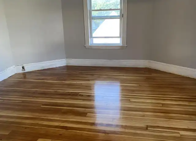 Property at 192 University Ave Unit 3rd, Lowell, MA, 01854, 4 beds, 1 bath, [object Object]