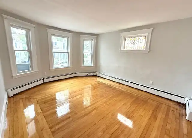 Property at 125 Walnut St Unit 1, Somerville, MA, 02145, 3 beds, 1 bath, [object Object]