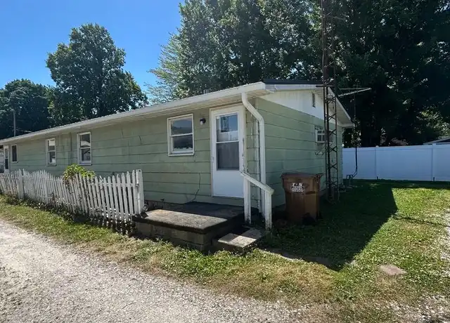 Property at 106 S Vine St Unit 106 1/2, Waynetown, IN, 47990, 2 beds, 1 bath, [object Object]