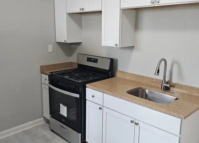 Property at 5735 W Washington Blvd Unit 5735-1, Chicago, IL, 60644, 3 beds, 1 bath, [object Object]
