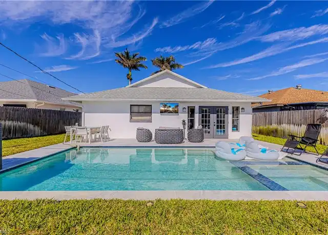 Property at 754 105th Ave N, Naples, FL, 34108, 4 beds, 2 baths, [object Object]