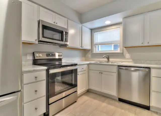 Property at 801 Hartwell Dr Unit G, Savoy, IL, 61874, 2 beds, 1.5 baths, [object Object]