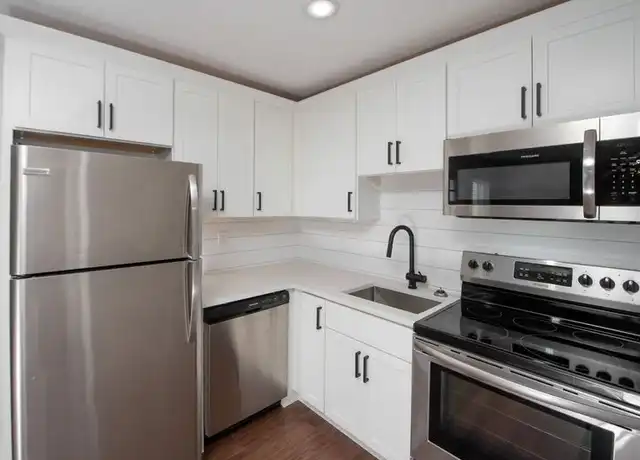 Property at 6 C Kirby Rd, Saratoga Springs, NY, 12866, 2 beds, 1 bath, [object Object]