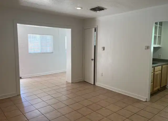 Property at 815 Walter St SE Unit B, Albuquerque, NM, 87102, 1 bed, 1 bath, [object Object]