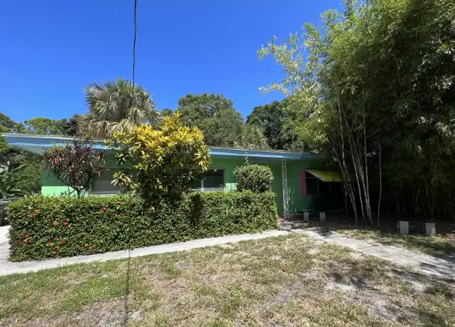 Property at 1010 N 12th St, Fort Pierce, FL, 34950, 2 beds, 1 bath, [object Object]
