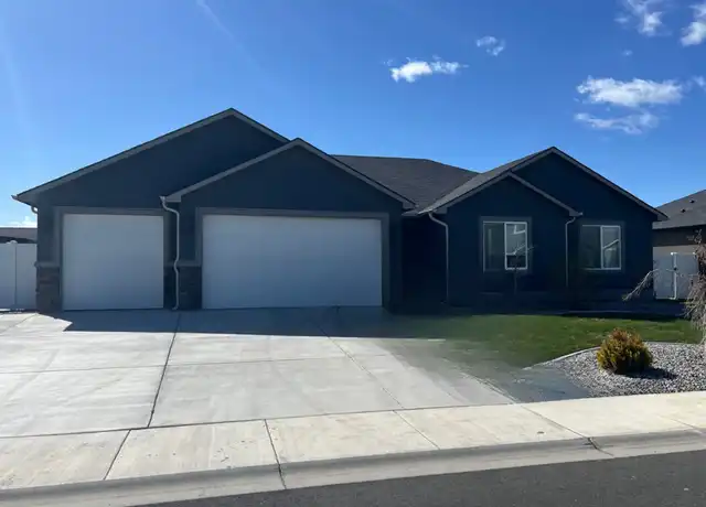 Property at 314 Q St SW, Quincy, WA, 98848, 4 beds, 2 baths, [object Object]