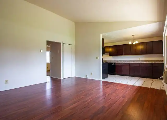 Property at Valley Forge Villas - 6867 York Rd, Cleveland, OH, 44130, 1-2 bed, 1 bath, [object Object]