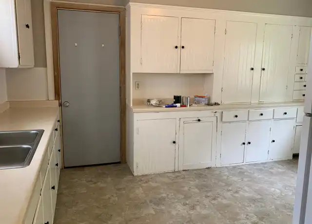 Property at 1015 5th Ave, Eau Claire, WI, 54703, 4 beds, 1 bath, [object Object]