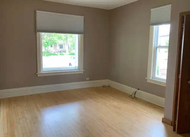 Property at 1015 5th Ave, Eau Claire, WI, 54703, 4 beds, 1 bath, [object Object]
