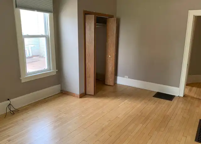 Property at 1015 5th Ave, Eau Claire, WI, 54703, 4 beds, 1 bath, [object Object]