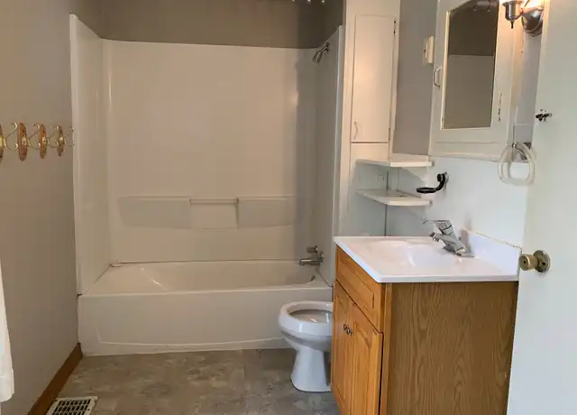 Property at 1015 5th Ave, Eau Claire, WI, 54703, 4 beds, 1 bath, [object Object]