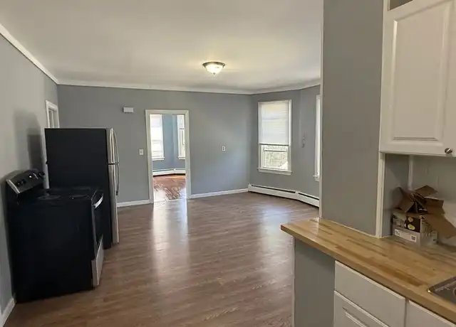 Property at 3 Omo St Fl 3, Middletown, CT, 06457, 2 beds, 1 bath, [object Object]