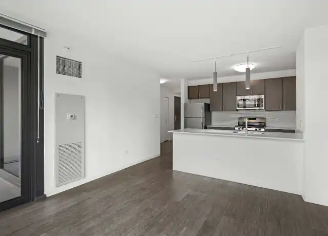 Property at 713 N Wells St, Chicago, IL, 60654, 1 bed, 1 bath, [object Object]