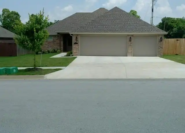 Property at 1486 S Blue Willow Ave, Fayetteville, AR, 72701, 3 beds, 2 baths, [object Object]