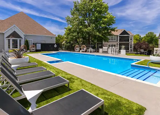 Property at Market 1900 Apartment Homes - 1900 S Brookstone Village Dr, Independence, MO, 64057, 1-3 bed, 1-2 bath, [object Object]