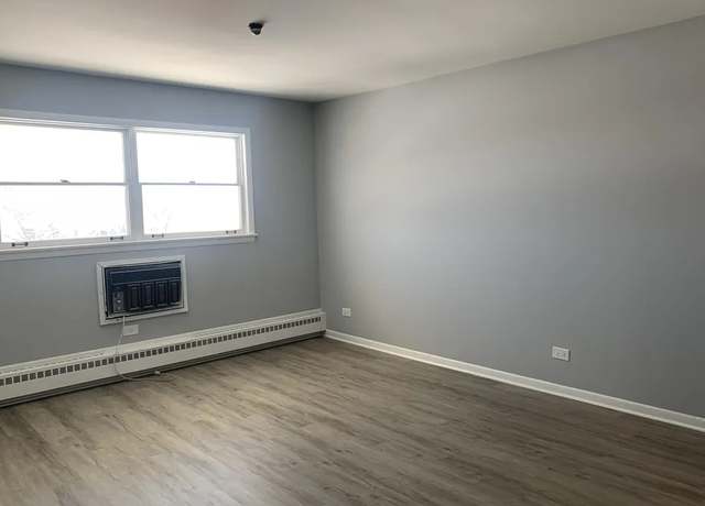 Photo of 392 Executive Dr Unit 207, Carol Stream, IL 60188