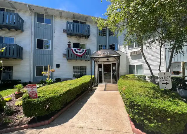 Property at 910 85th St Unit 910-104, Kenosha, WI, 53143, 1 bed, 1 bath, [object Object]