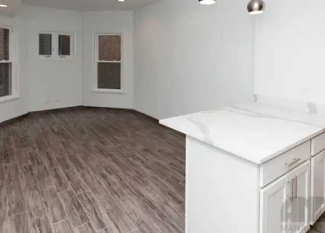 Property at 702 W Barry Ave, Chicago, IL, 60657, 1 bed, 1 bath, [object Object]